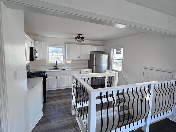 3rd image of 3944 Grover Ave