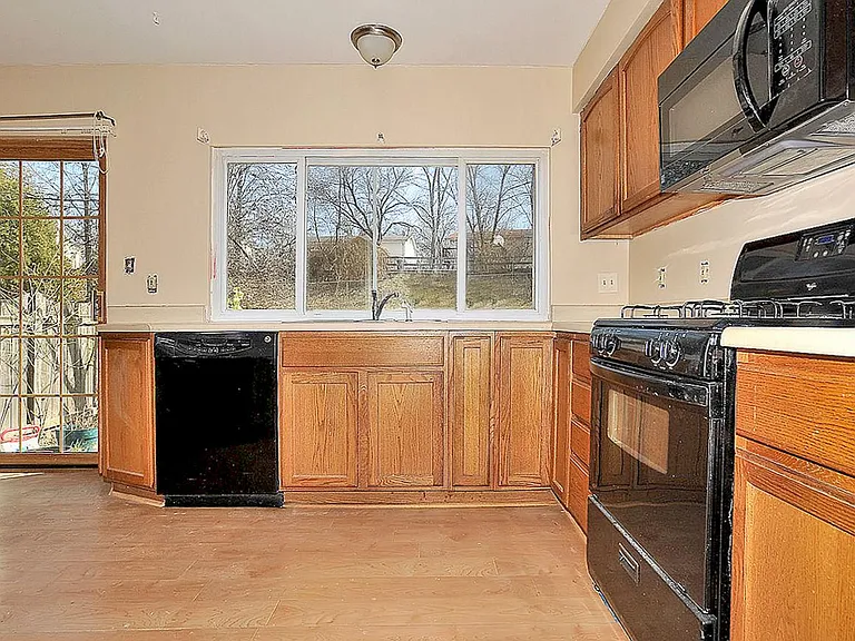848 Village Brook Ct — Photo 4