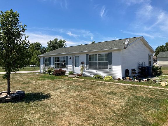 3rd image of 1102 Williams Dr