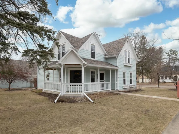 1233 5th St, Hudson, WI 54016