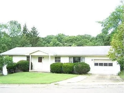 11 Roxbury Dr photo 1