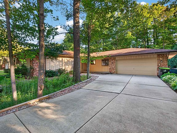 2nd image of 3013 Jeffrey Ln