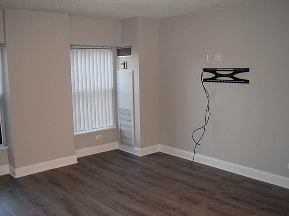 5th image of 350 W Belden Ave #203