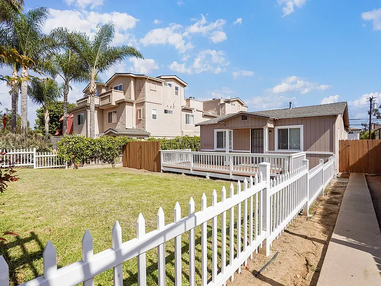 2251 Felspar St — Photo 23