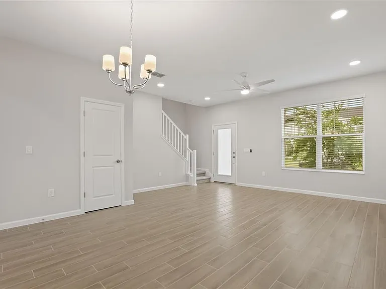 1394 Mount Royal Dr — Photo 11