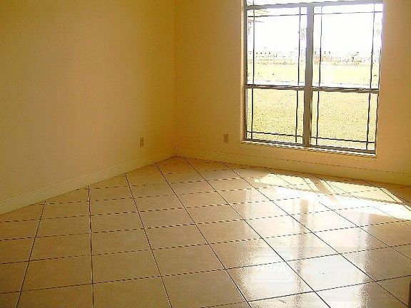 5th image of 14015 El Caribe Cir N