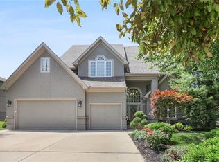 6710 NW Meyers Cir, Parkville, MO 64152