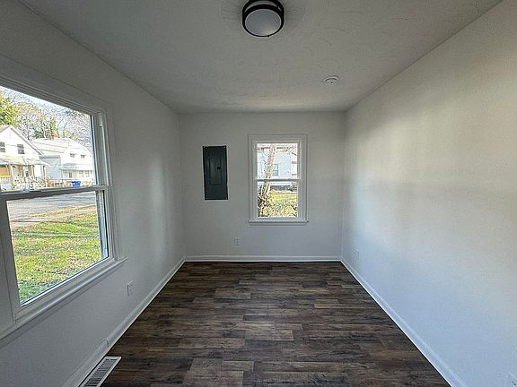 5th image of 84 Manly St
