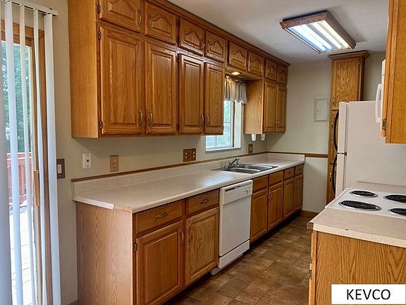 5th image of 1200 Hillcrest Dr
