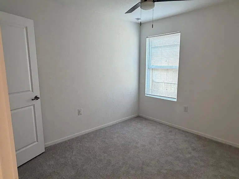 10827 Bernal Cv — Photo 7