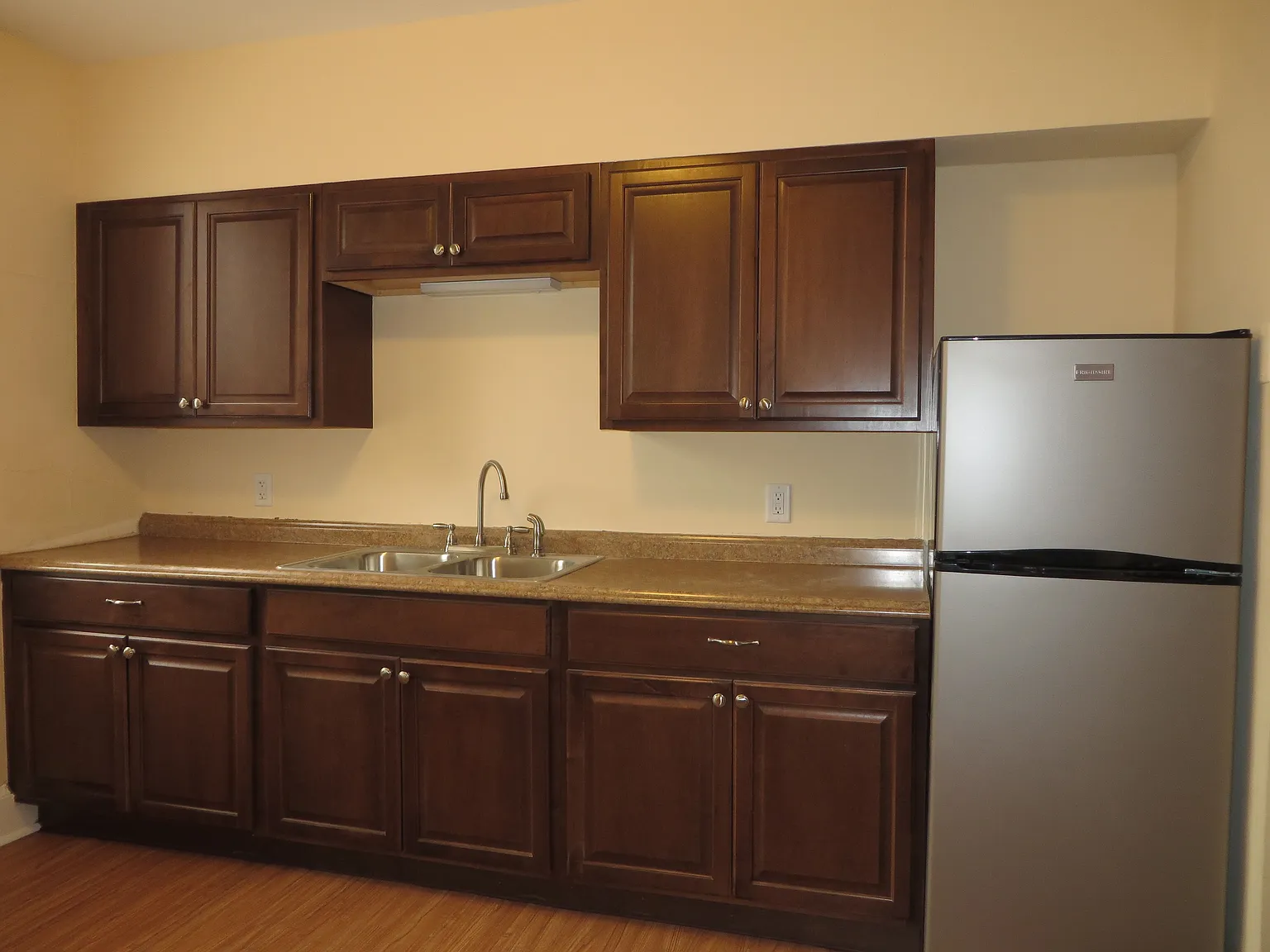 1 bed, 1.0 bath, 800 sqft, $1,100 — Photo 2