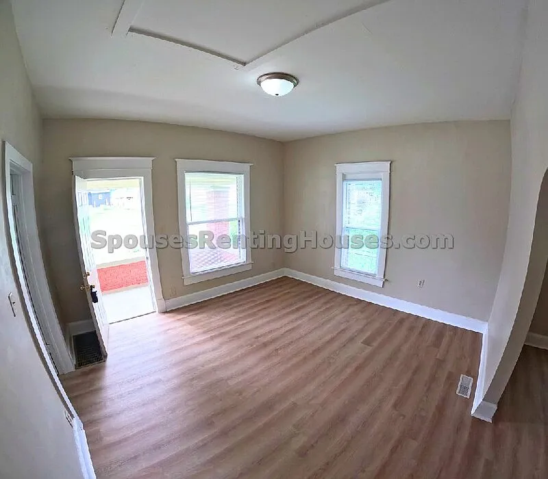 2 bed, 1.0 bath, $850 — Photo 4