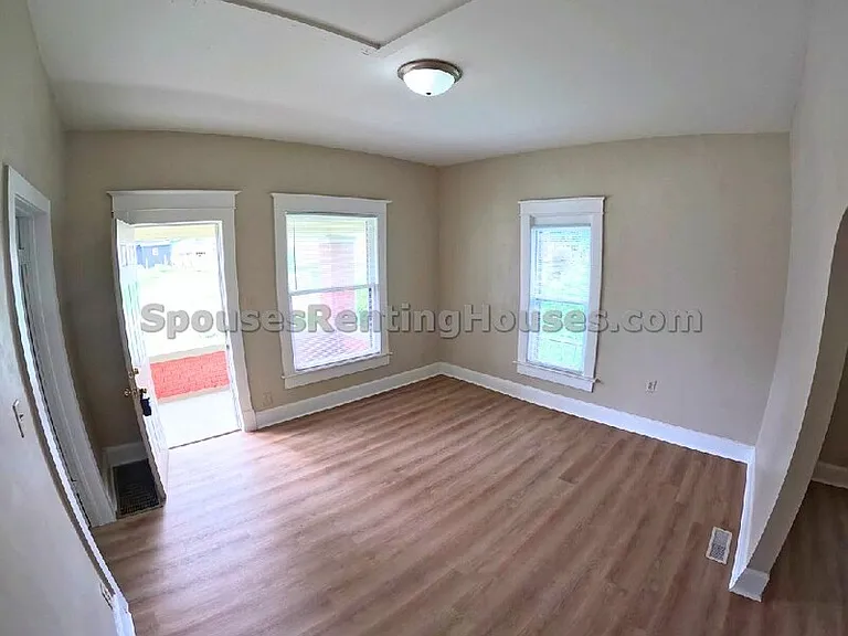 2336 Sycamore St — Photo 4