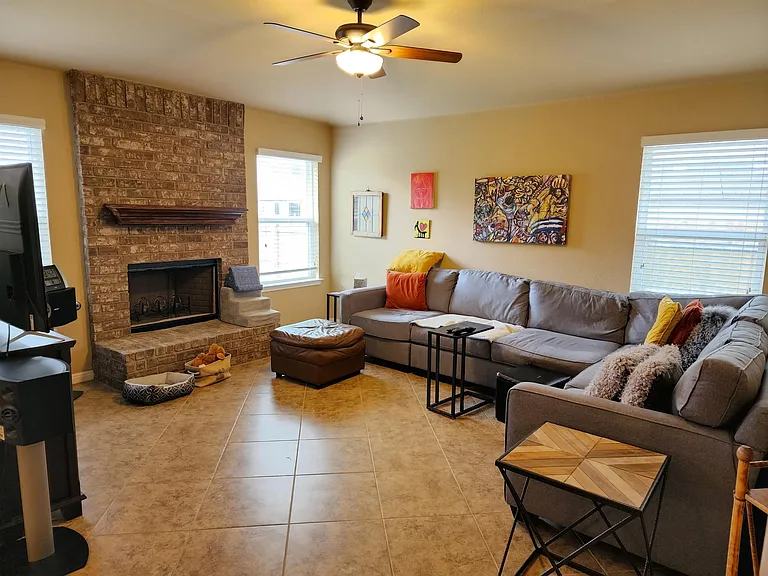 109 Bastian Ln — Photo 2