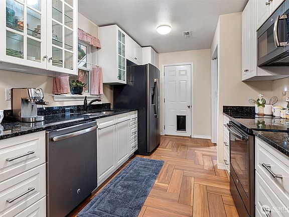 3rd image of 2619 194th Avenue SW