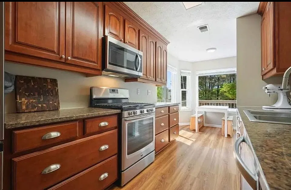 4 bed, 1857 sqft, $2,700 — Photo 4