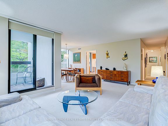 4th image of 80 Quebec Ave #202