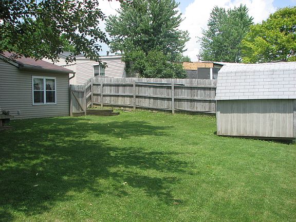 3rd image of 443 Lakeview Dr