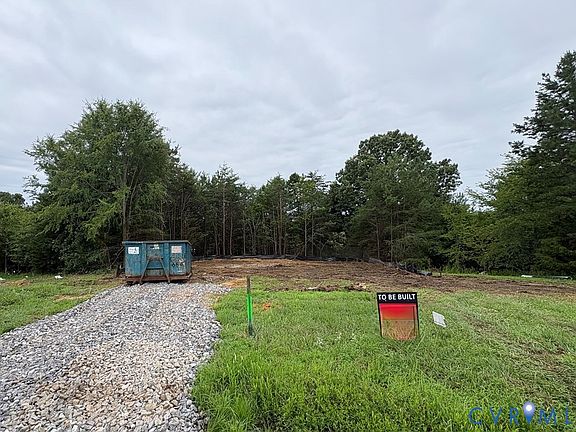 4th image of 105 Pine Ridge Ln