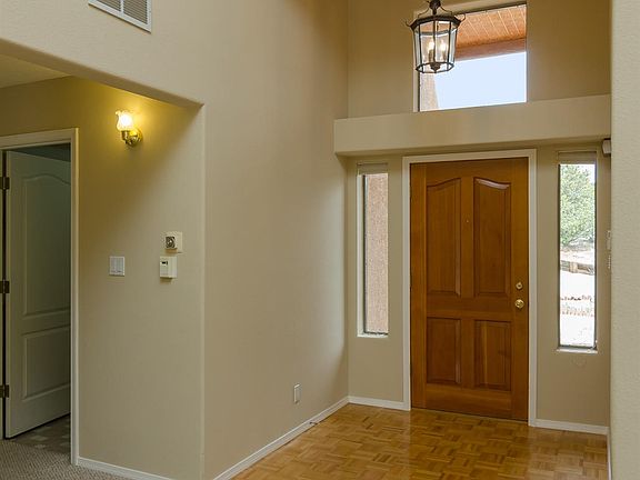 5th image of 27 Twin Arrow Dr