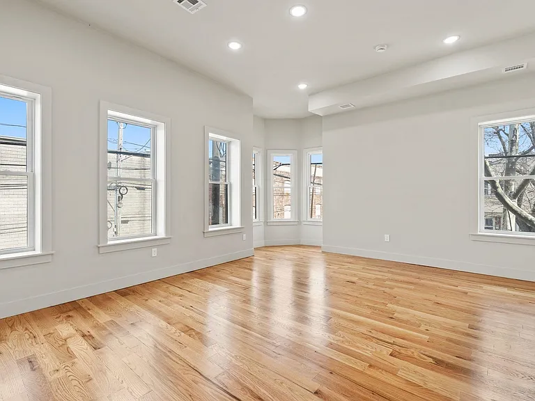 150 W Side Ave #2 — Photo 5