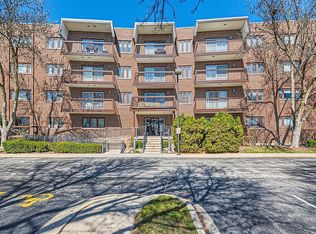 350 E Dundee Rd APT 203D, Buffalo Grove, IL 60089