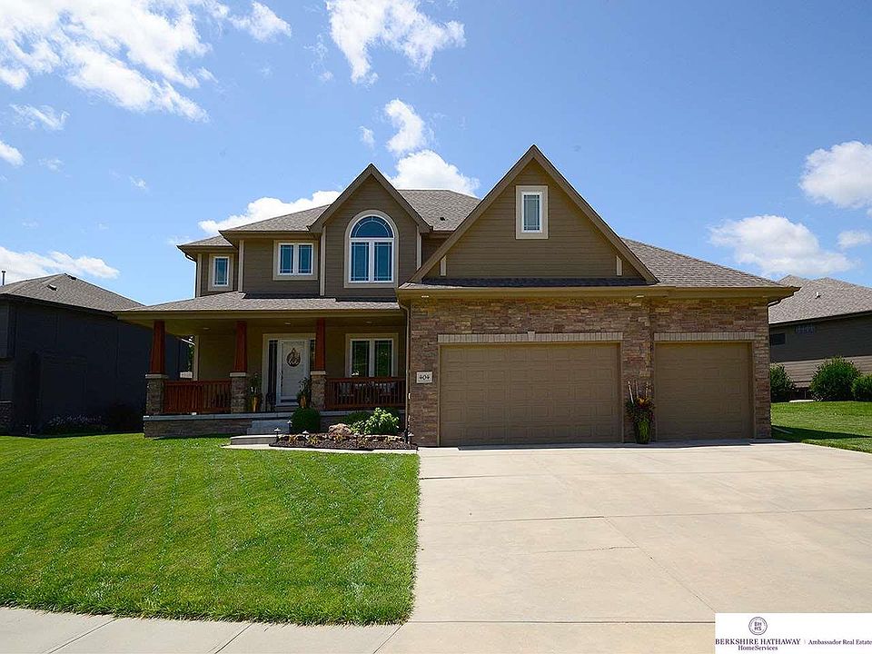 1st image of 404 S 198th St