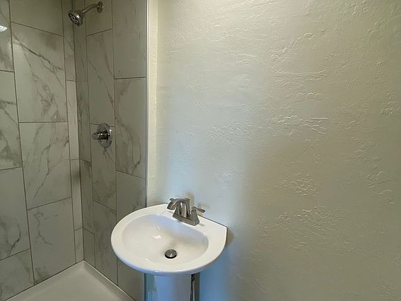 5th image of 452 W 10th Ave #A