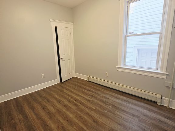4th image of 176 Garfield Ave #1A