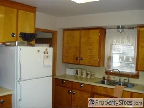 3rd image of 1122 Klondike Dr NE