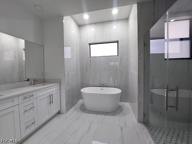 3 bed, 2.0 bath, 1824 sqft, $2,200 — Photo 4