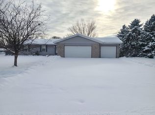 966 Brandy Bend Rd, Roscoe, IL 61073