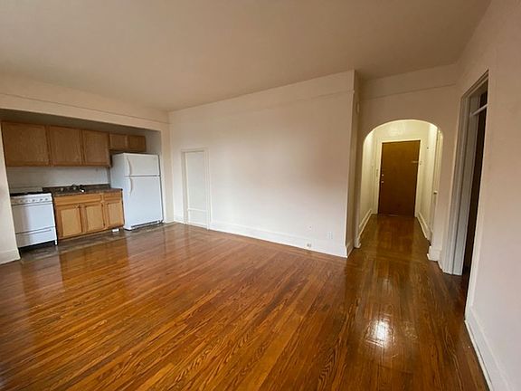 3rd image of 270 Orchard Ter APT 26