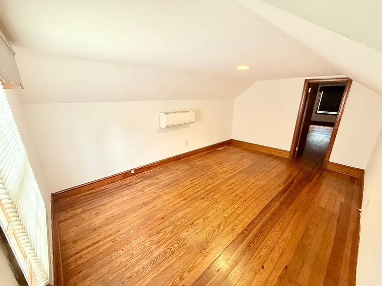 555 King Ave — Photo 23