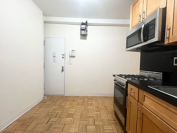 3rd image of 260 6th Ave APT 16