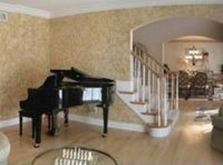 483 Ashford Ln, Valparaiso, IN 46385