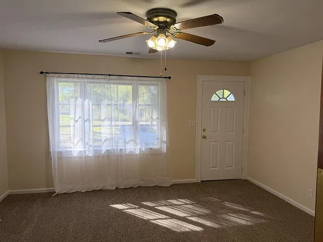 3 bed, $1,200 — Photo 4
