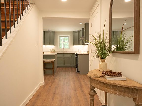 3rd image of 10 Glen Drive