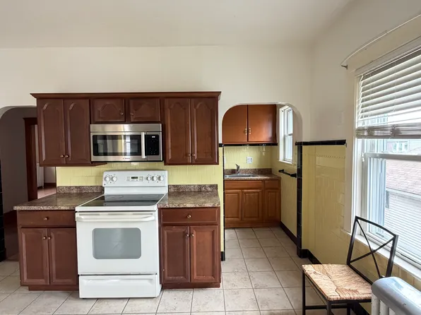 123 Saint Andrew Rd Floor 2, Boston, MA 02128