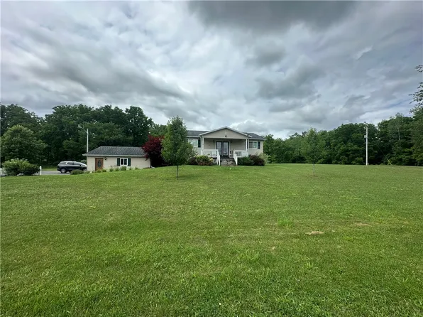 8669 W Loop Rd, Port Byron, NY 13140
