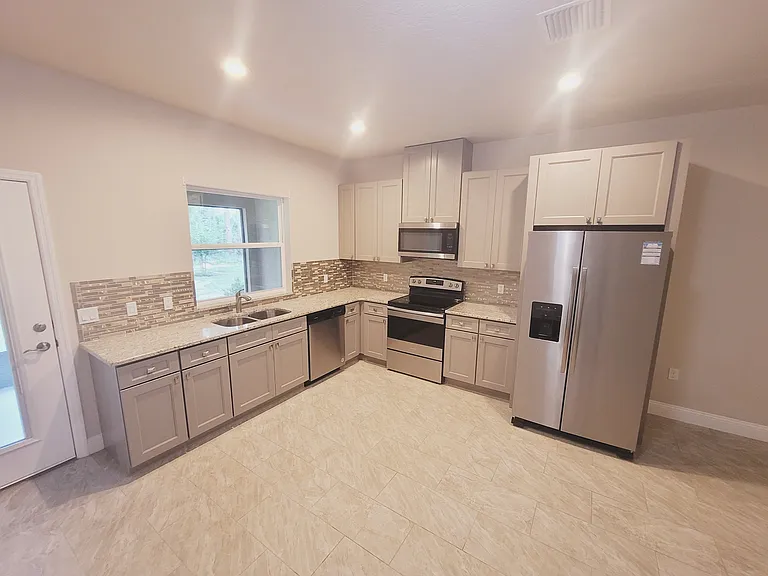 39 Providence Ln #B — Photo 7