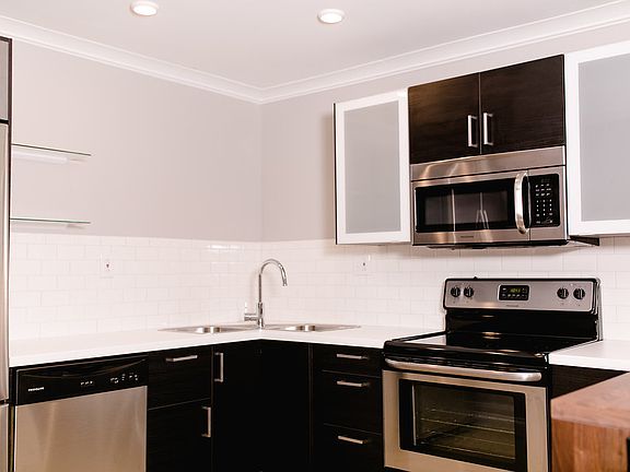 3rd image of 1012 SE 2nd St #O