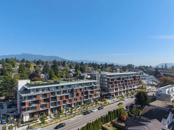 422 E 3rd St #309, North Vancouver, BC V7L 1E6