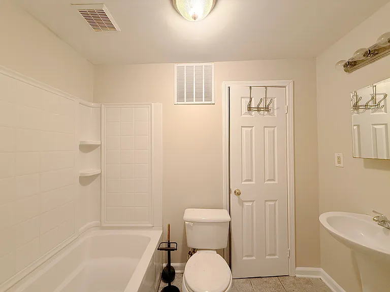 12866 Hyannis Ln — Photo 14