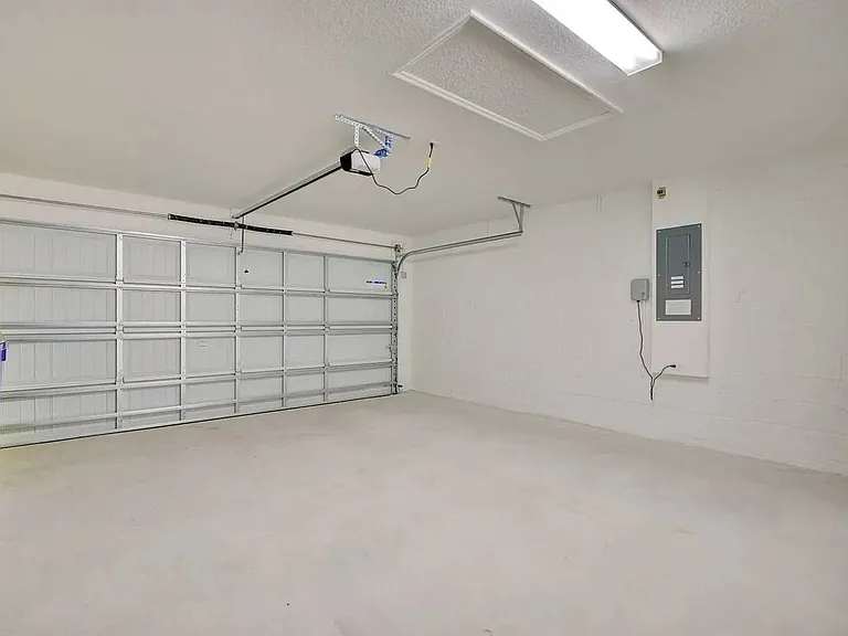4548 Adrienne St — Photo 19