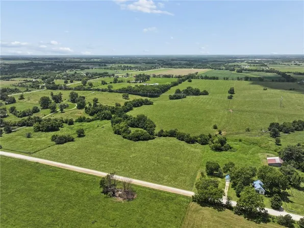 1 Mission Belleview Rd, Louisburg, KS 66053