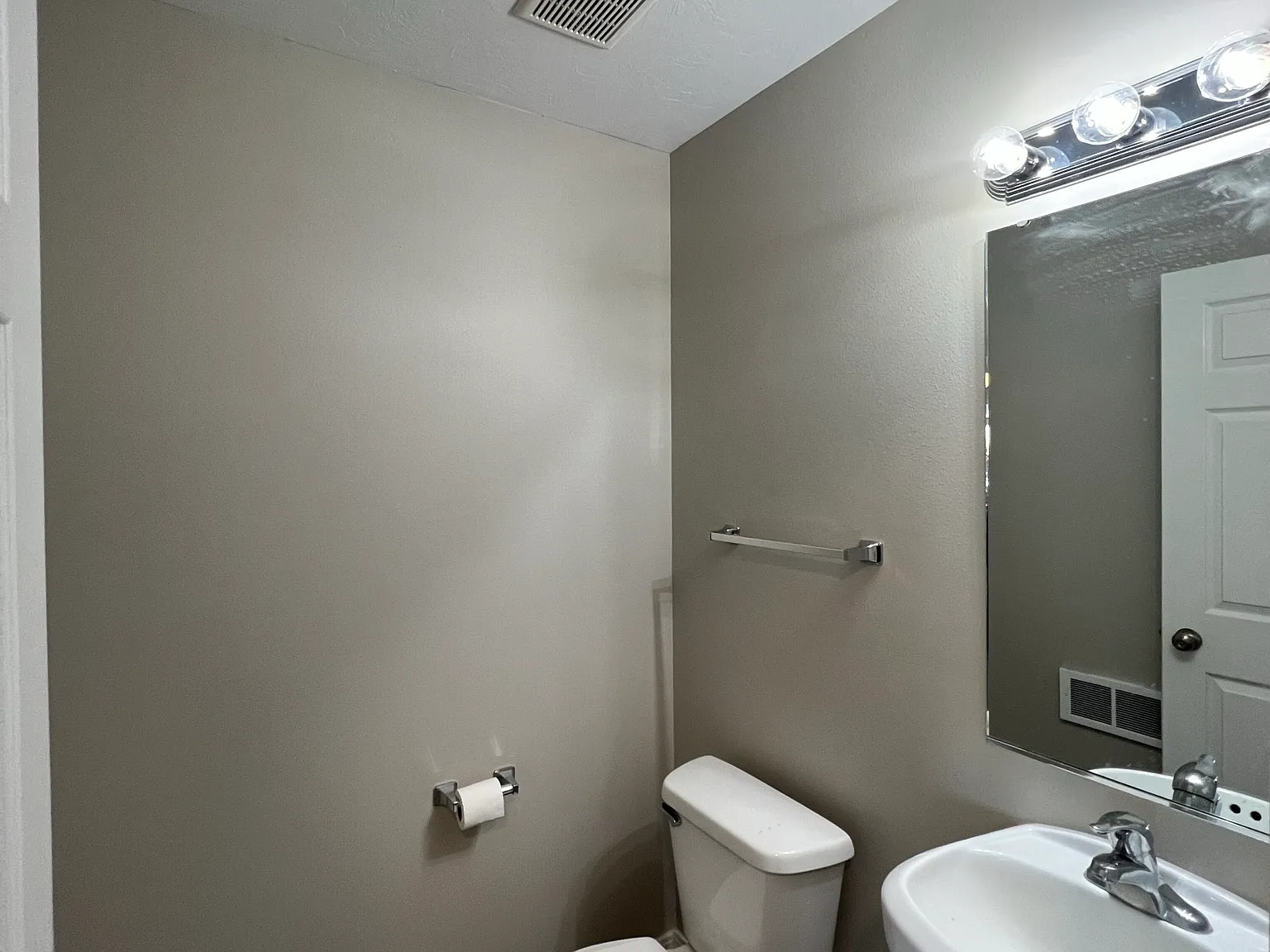 2 bed, 2.5 bath, 1200 sqft, $1,395 — Photo 1