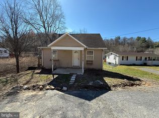 558 Martinsburg Rd, Berkeley Springs, WV 25411