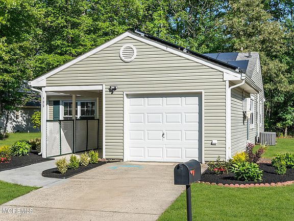 3rd image of 122 Lexington Drive