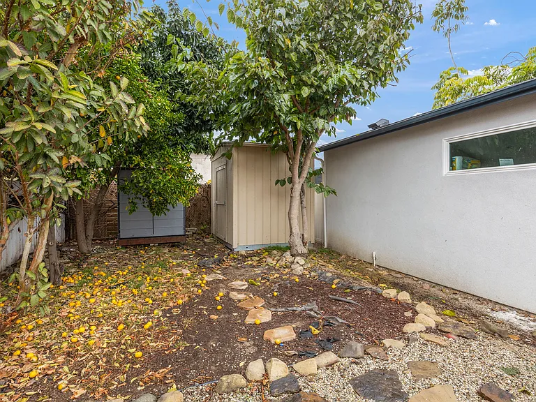 331 W Prospect St — Photo 24